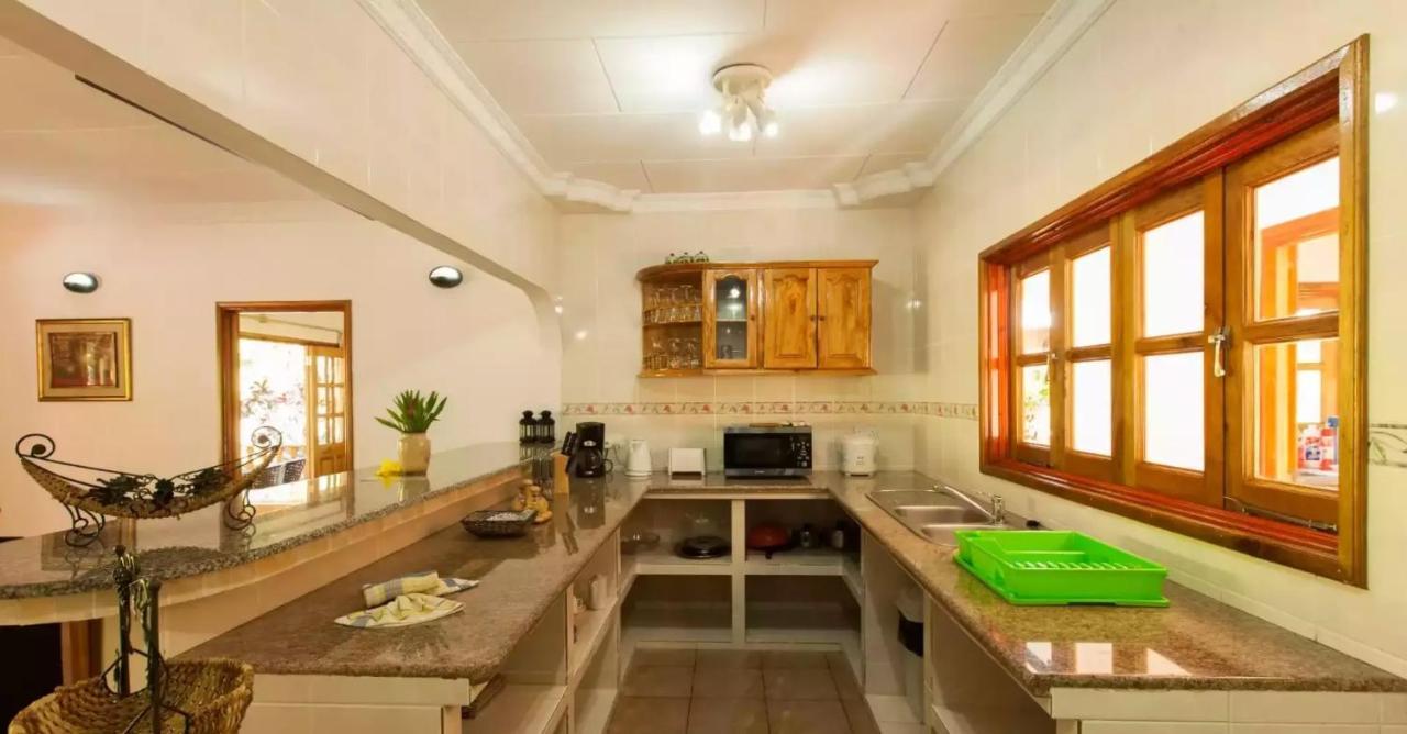 Casa De Leela Self Catering Guest House Диг Екстериор снимка