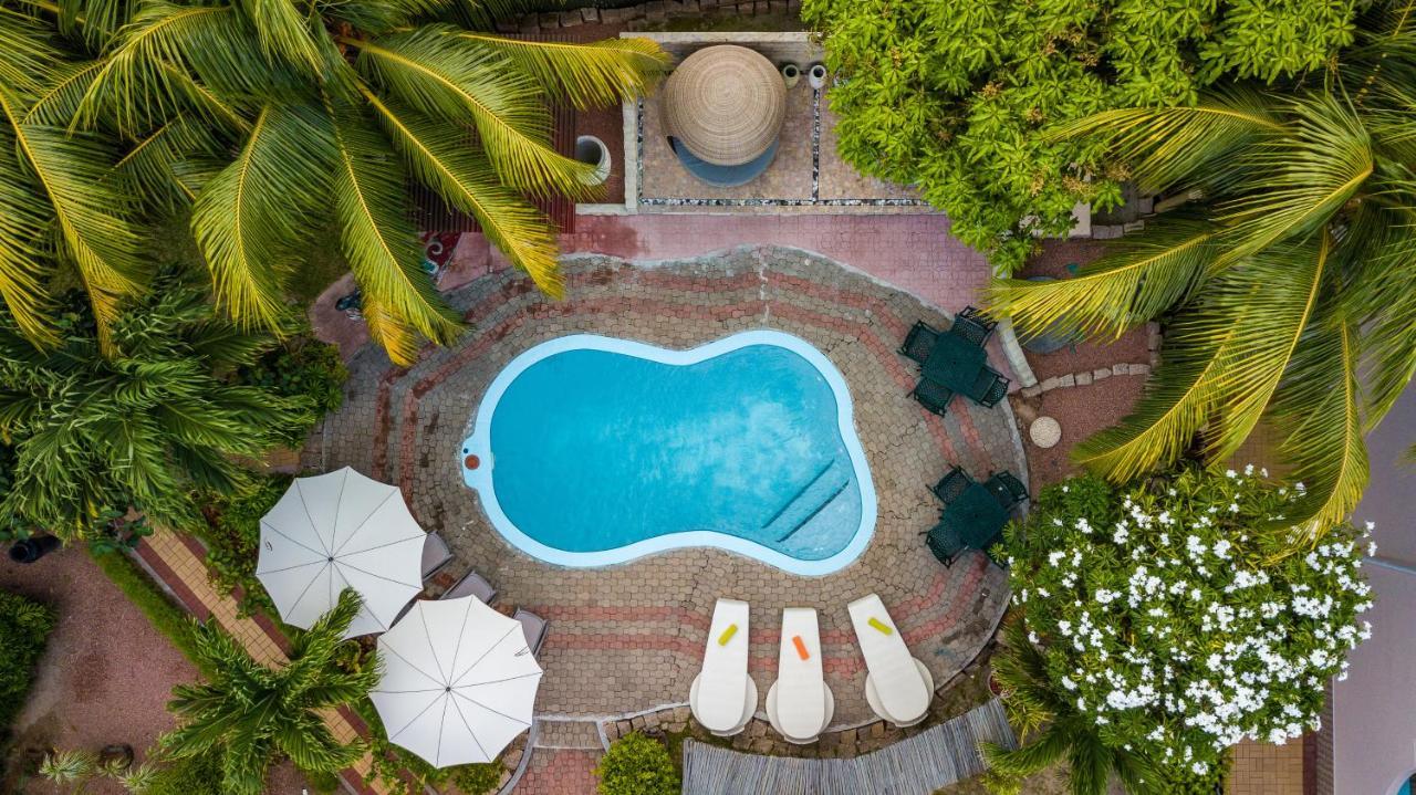 Casa De Leela Self Catering Guest House Диг Екстериор снимка