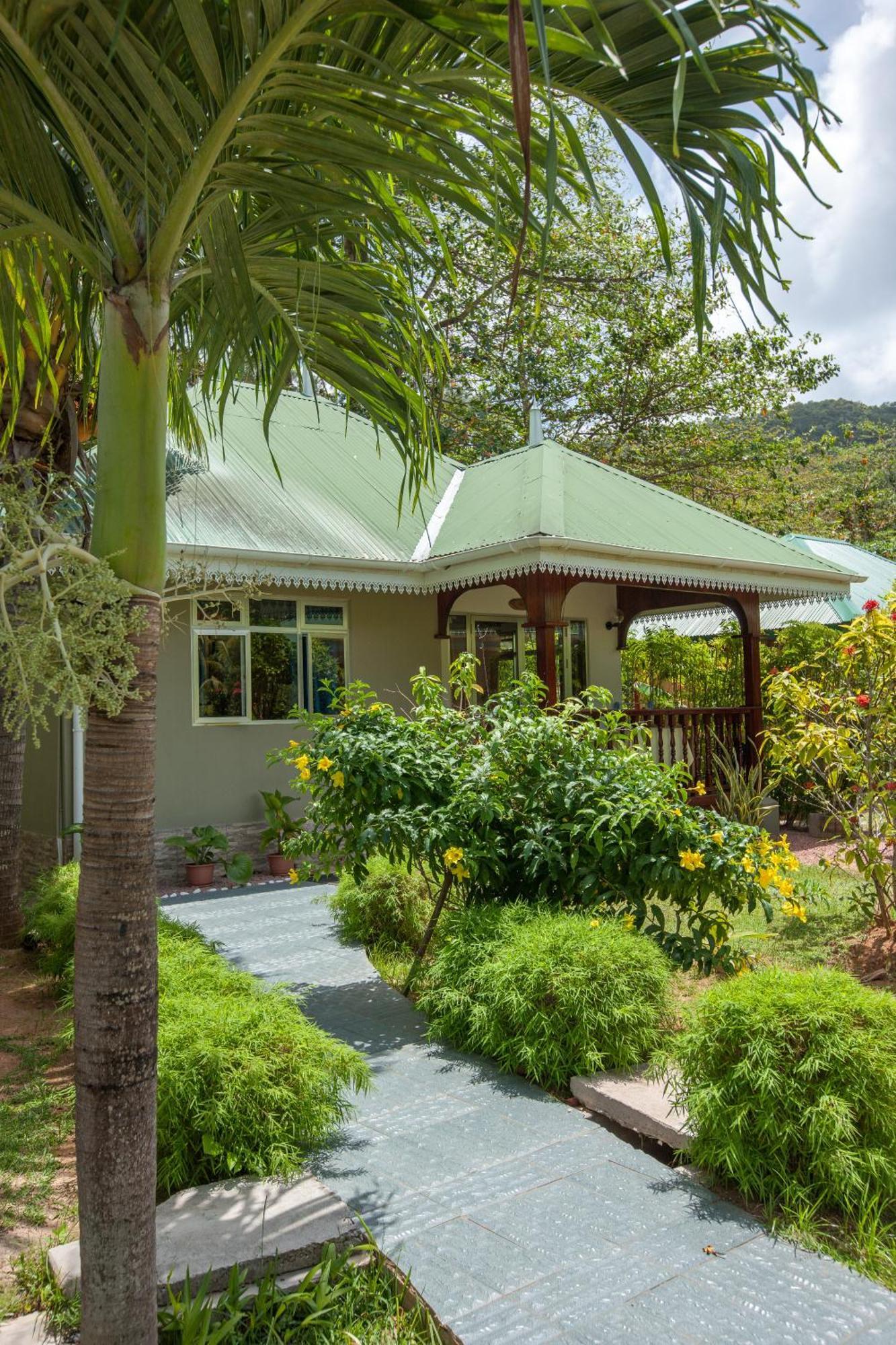 Casa De Leela Self Catering Guest House Диг Екстериор снимка