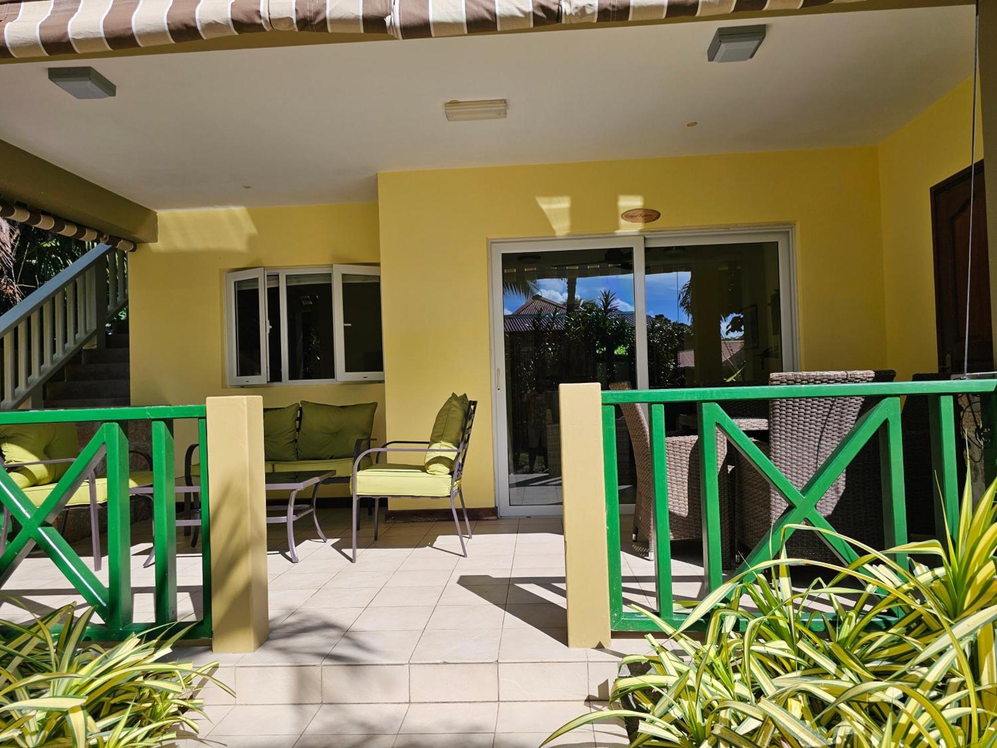 Casa De Leela Self Catering Guest House Диг Екстериор снимка