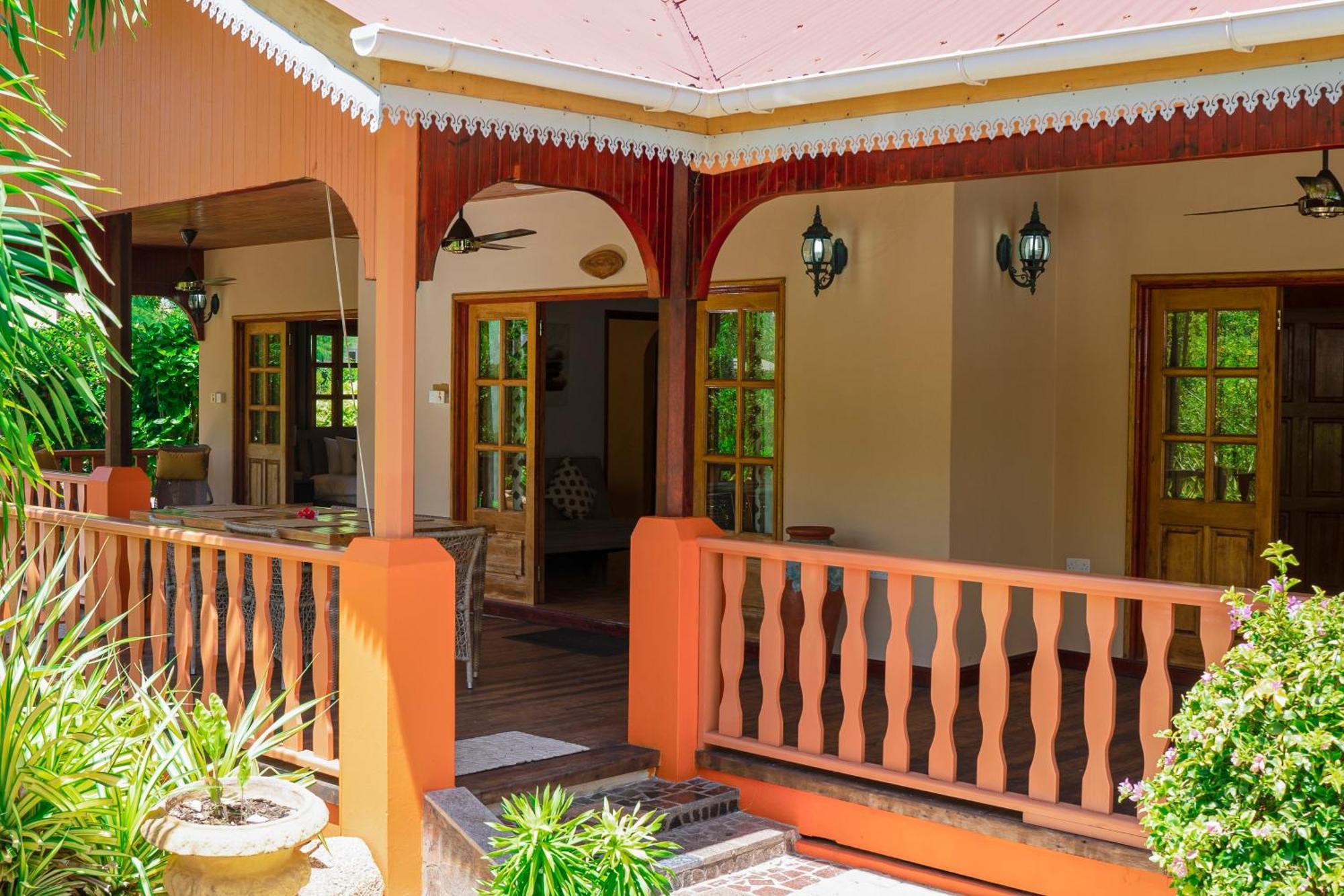 Casa De Leela Self Catering Guest House Диг Екстериор снимка